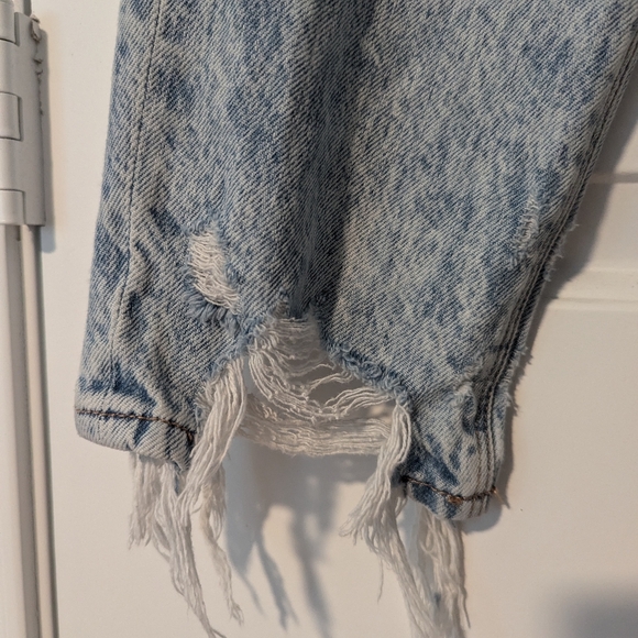 AE Ripped Mom Jean - Picture 15 of 15